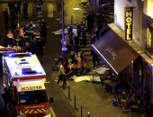باريس تعلن حالة طوارئ والحداد العام بعيد تفجيرات دامية أوقعت 128 قتيلا (فيديو)