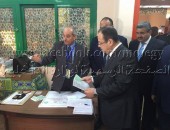 وزيرالداخليةالمصري اللواء:مجدي عبدالغفار يتفقدالانتخابات البرلمانية ويدلي بصوته