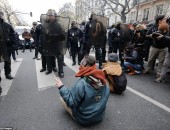 الشرطة الفرنسية تفض مظاهرات بغاز مسيل للدموع…فيديو