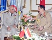 ملك البحرين يلتقى القائد العام للقوات المسلحة المصريةوزير الدفاع والإنتاج الحربى بمقر الأمانة العامة لوزارة الدفاع …فيديو