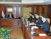 وزير الداخليةالمصري يجتمع  مع قيادات الوزارة لمتابعة الخطط الأمنية والأداء الشرطى بمختلف المواقع الشرطية