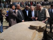 Lift the second part of the newly discovered colossus possibly of king Ramses II from its pits