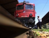 إصابات بخروج قطار عن مساره في اليونان
