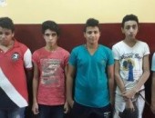 5 طلاب يقيدون زميلهم فى شجرة عاريا ويعتدون عليه بالقاهرة..ويعترفون: كنا بنهزر