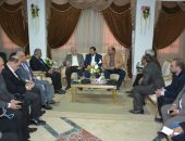 محافظ جنوب سيناء يلتقي بوفد من وزارة الماليه للانتهاء من اجراءات مشروع التحول الرقمي بالمحافظة