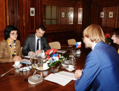 سفيرة جمهوريّة العراق لدى براغ تلتقي وزير الصحّة التشيكيّ