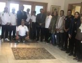 سفير مصر بسلطنة عُمان يستقبل أعضاء البعثة المصرية لرواد التنس