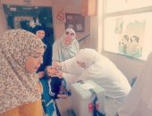 نشوى رحيم تتابع الفرق المتحركة لحملة التطعيم ضد شلل الاطفال بمنطقة كوم أوشيم