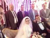 د.رمضان إبراهيم رئيس قسم العلاقات العامة والإعلان، بإعلام الأزهريهنئ د.حمدي طه بمناسبة زفاف نجلته