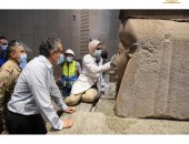 جولة تفقدية لوضع اللمسات النهائية للعرض المتحفي بالمتحف المصري الكبير  – الانتهاء من تثبيت ١٠٠٪؜ من جميع القطع الثقيلة بالبهو والدرج العظيم