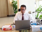 وزير التعليم العالى يتلقى تقريرًا حول جهود الجامعات المصرية فى محو الأمية