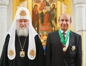 الدكتور أنطون ميلاد يتقلد وسام المجد والشرف من الكنيسة الروسية