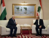 الرئيس عباس يجتمع مع نظيره اللبناني في قطر