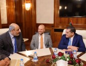 رئيس حكومة الوحدة الوطنية يلتقي عميد وأعضاء بلدية الرياينة