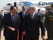 الوزير الأول الجزائري يستقبل رئيس الوزراءالمصري د.مصطفي مدبولي بمطار هوارى بومدين الدولي