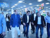 وزير الصحة يتفقد الحجر الصحي بمطار شرم الشيخ الدولي ويوجه بزيادة عدد البوابات الحرارية