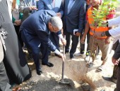 محافظ المنيا يشهد زراعة عدد من الأشجار المثمرة والزينة بمدخل مدينة سمالوط