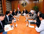 وزير التجارة والصناعة يبحث فى اجتماع موسع فرص ومقومات تطوير صناعة الجلود والمنتجات الجلدية في مصر