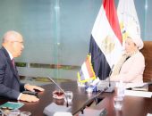 وزيرة البيئة تبحث مع اتحاد الصناعات المصرية سبل تحقيق التنمية الاقتصادية المتوافقة بيئيا