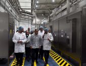رئيس مجلس الوزراء يتفقَّد خط إنتاج جديد لشركة “شيبسي” للصناعات الغذائية