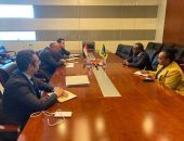 وزير الخارجية يلتقي مع وزير خارجية رواندا على هامش أعمال المجلس التنفيذي للاتحاد الأفريقي