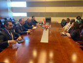 وزير الخارجية يلتقي مع وزير خارجية جزر القمر على هامش أعمال المجلس التنفيذي للاتحاد الإفريقي