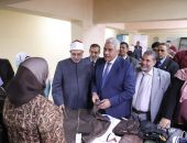 رئيس جامعة الأزهر يفتتح المعرض الخيري للملابس بكلية الدراسات الإسلامية والعربية للبنين