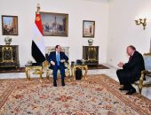 السيد الرئيس عبد الفتاح السيسي يجتمع مع السيد سامح شكري وزير الخارجية.
