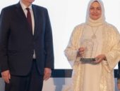 رئيس جامعة الأزهر يهنئ عميدة العلوم الإسلامية للوافدين لاختيارها ضمن قائمة الـ50 سيدة الأكثر تأثيرًا في مصر