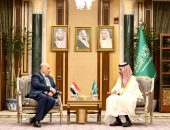 نائب رئيس مجلس الوزراء وزير الخارجيَّة العراقي يلتقي نظيره السعوديّ في جدة