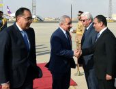 رئيس الوزراء يستقبل رئيس الوزراء الفلسطيني والوفد المرافق له بمطار القاهرة