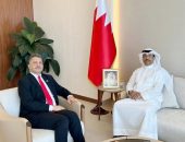 القائم بالأعمال المؤقت لجُمْهُوريَّة العراق في المنامة يلتقي وزير المواصلات والإتصالات البحرينيّ