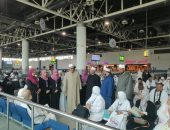 أمين «البحوث الإسلامية» ومساعدوه يتفقدون قافلة وعاظ وواعظات الأزهر لتوعية الحجاج بمطار القاهرة