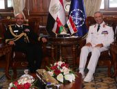 المتحدث العسكري المصري: قائد القوات البحرية المصرية يلتقى نظيره من القوات البحرية السلطانية العمانية …