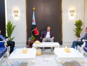 الرئيس القائد عيدروس الزُبيدي يؤكد دعمه لجهود مجلس القضاء الأعلى لتعزيز عمل المحاكم والنيابات
