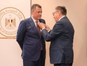 –  دولة كازاخستان تكرم وزير السياحة والآثار وتمنحه وسام شفاعة