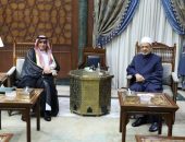 شيخ الأزهر يستقبل المندوب الدائم للمملكة السعودية لدى جامعة الدول العربية لبحث سبل تعزيز التعاون المشترك