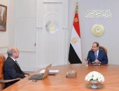 السيد الرئيس عبد الفتاح السيسي يجتمع مع المستشار عمر مروان وزير العدل.