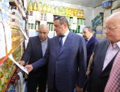 وزير التنمية المحلية ومحافظ القاهرة يتفقدان عدد من منافذ بيع السلع الغذائية بالعاصمة