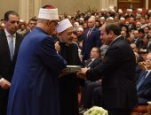 السيد الرئيس عبد الفتاح السيسي يشهد احتفالية وزارة الأوقاف بليلة القدر، ويكرم عدداً من حفظة القرآن الكريم.