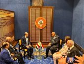 وزير الخارجية سامح شكري يلتقي وزير الخارجية اليمني في المنامة