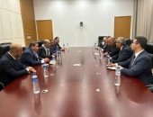 خلال مشاركته في فعاليات قمة التعاون الإسلامي، وزير الخارجية يلتقي مع نائب رئيس المجلس الرئاسي الليبي