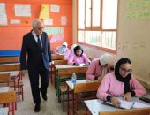 وزير التربية والتعليم يتابع امتحانات صفوف النقل للمرحلتين الابتدائية والإعدادية للعام الدراسى
