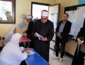 رئيس قطاع المعاهد الأزهرية يتفقد امتحانات النقل الثانوي بمنطقة قنا الأزهرية.