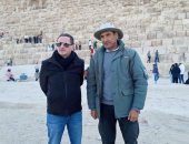 الكاتب والصحفي الفرنسي رولان لومبارتي يزور منطقة أهرامات الجيزة