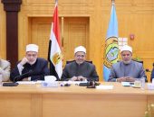 كلية الدراسات العليا تعرض قاعدة بيانات إلكترونية للرسائل العلمية في مجلس الجامعة