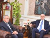 السيد الاستاذ الدكتور على المصيلحى وزير التموين والتجارة الداخلية يناقش مع رئيس صربيا الأسبق والوفد المرافق له استيراد الحبوب وعلى رأسها القمح والذرة