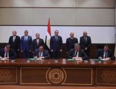 التوقيع على٣ اتفاقيات إطارية لتصنيع السيارات بين الحكومة وعدد من شركات السيارات المحلية والعالمية