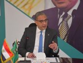 محافظ الفيوم يناقش آليات الإسراع بتنفيذ المشروعات المتعثرة بالخطط الاستثمارية