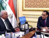 رئيس الوزراء يلتقي محافظ السويس لمتابعة المشروعات وبحث الفرص الاستثمارية بالمحافظة
